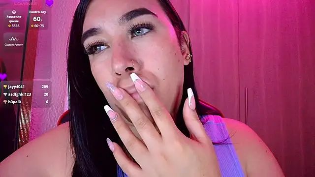 Snapshot of leahtemptation3 chatting on December 20, 2025, 1:58 pm leahtemptation3 online show from December 20, 2025, 1:58 pm