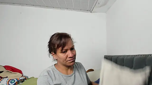 Snapshot of Laflaka22 chatting on October 4, 2025, 12:34 am Laflaka22 online show from October 4, 2025, 12:34 am