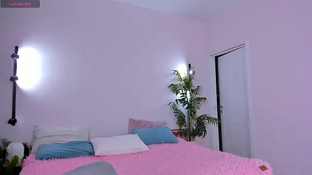 Sweett Monica online show from May 4, 2026, 12:47 am