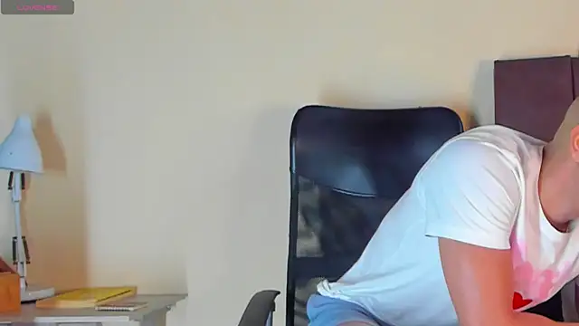 Snapshot of MikeRoss7777 chatting on November 21, 2025, 11:09 am MikeRoss7777 online show from November 21, 2025, 11:09 am