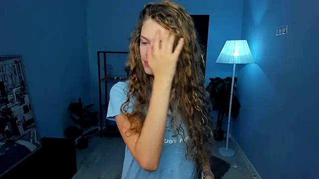 RayaNenlia online show from October 21, 2025, 5:07 am