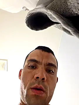 calichemiles online show from November 8, 2025, 3:32 am