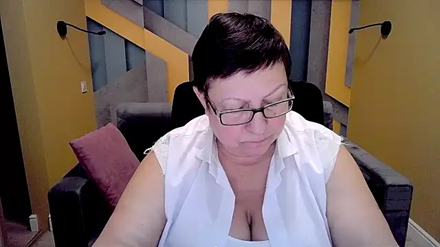 BarbaraTurners online show from February 12, 2025, 9:22 pm