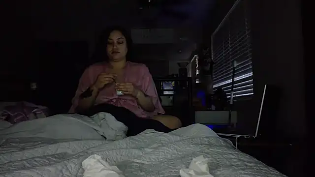 honeeyyy pot online show from October 11, 2025, 1:01 pm