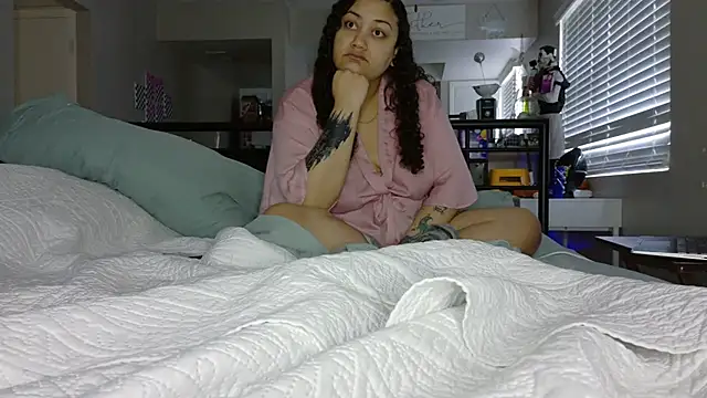 honeeyyy pot online show from October 6, 2025, 2:40 pm