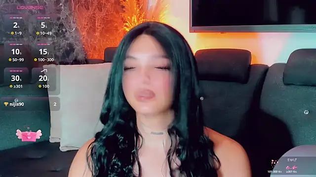 Emmaa Saenz  online show from May 19, 2026, 1:56 am