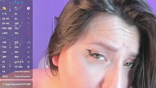 Snapshot of Roxxanne_Bail chatting on December 12, 2024, 11:03 pm Roxxanne Bail online show from December 12, 2024, 11:03 pm