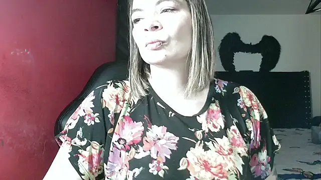 charlotedoll online show from February 15, 2026, 12:44 am