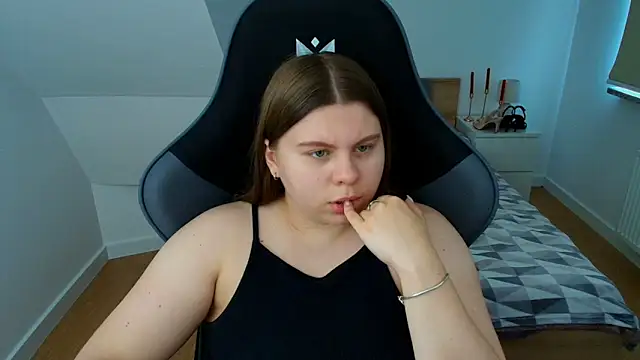 AbbyPleasure online show from June 3, 2026, 2:33 pm