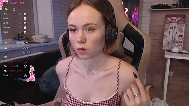 lucy mirror online show from October 15, 2025, 9:23 pm