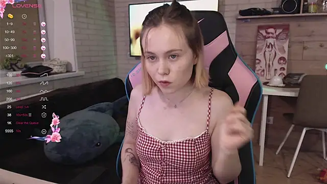 lucy mirror online show from November 6, 2025, 8:24 pm