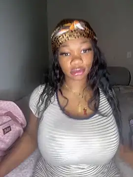 Snapshot of CharismaaBanx chatting on March 5, 2026, 5:59 am CharismaaBanx online show from March 5, 2026, 5:59 am