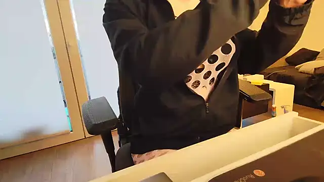 Snapshot of Hot_ToyBoy6974 chatting on January 4, 2025, 3:07 pm Hot ToyBoy6974 online show from January 4, 2025, 3:07 pm