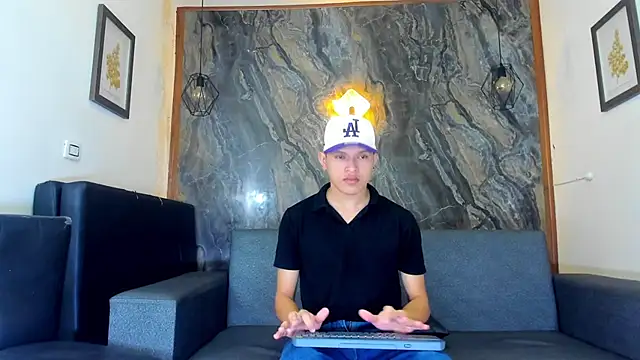 Snapshot of liam_genner_ chatting on February 21, 2025, 7:54 pm liam genner online show from February 21, 2025, 7:54 pm