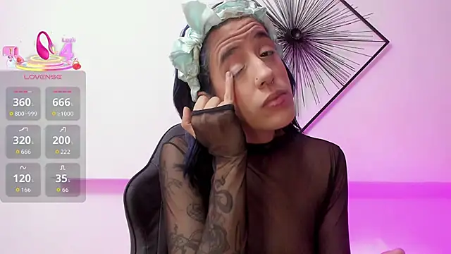 Rose baker  online show from November 26, 2025, 12:38 pm