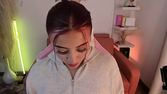 veronicaxx69 online show from April 24, 2026, 4:25 am