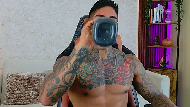 Snapshot of AdanReilly chatting on November 15, 2025, 3:49 pm AdanReilly online show from November 15, 2025, 3:49 pm