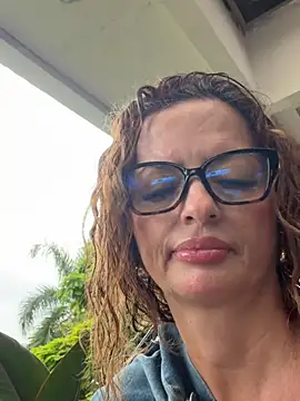 Snapshot of CioniWeiss chatting on February 13, 2026, 8:31 pm CioniWeiss online show from February 13, 2026, 8:31 pm