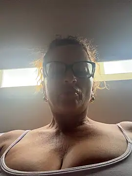 Snapshot of CioniWeiss chatting on February 12, 2026, 9:14 pm CioniWeiss online show from February 12, 2026, 9:14 pm