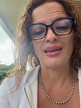 Snapshot of CioniWeiss chatting on February 24, 2026, 8:31 pm CioniWeiss online show from February 24, 2026, 8:31 pm