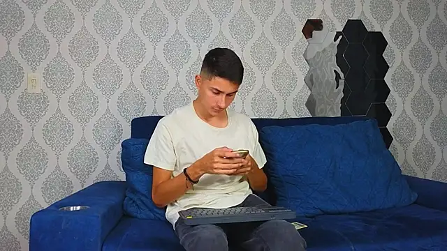 The slim boyss online show from March 4, 2025, 1:06 pm