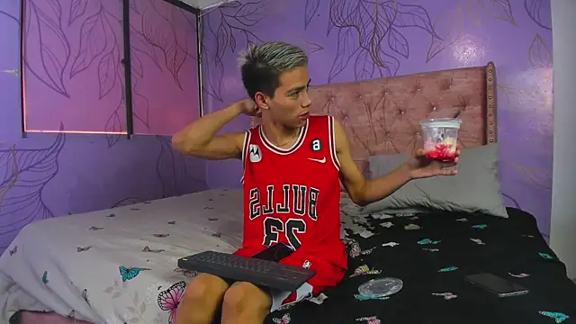 The slim boyss online show from March 22, 2025, 3:20 pm