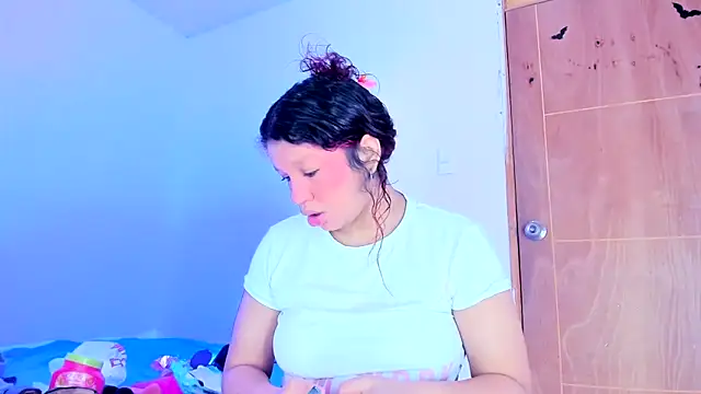 Emily Coper18 online show from June 2, 2026, 1:44 pm