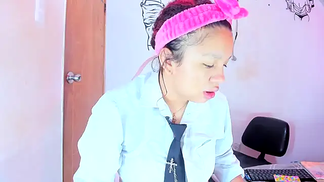 Emily Coper18 online show from March 9, 2026, 1:58 pm