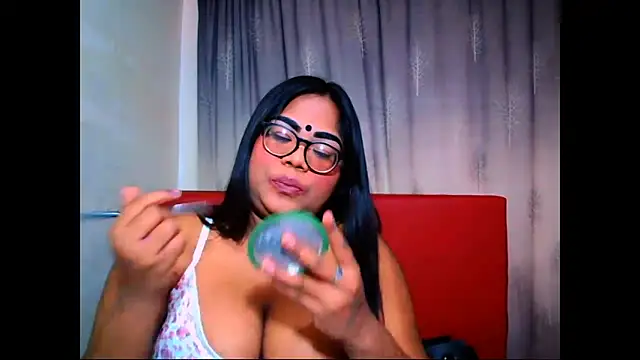 Indian Lola00 online show from October 8, 2025, 6:26 am