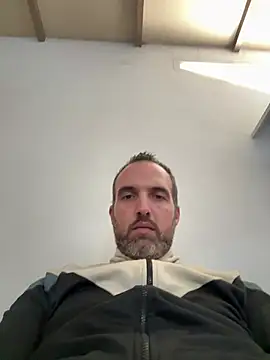 leon3875 online show from February 19, 2026, 3:20 pm