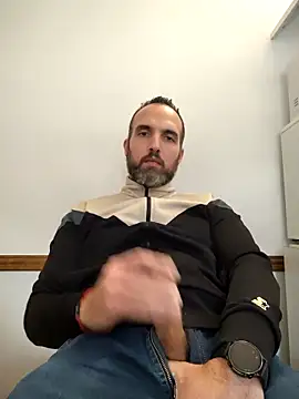 leon3875 online show from October 8, 2025, 3:35 pm