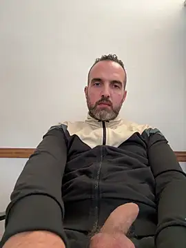 leon3875 online show from March 26, 2026, 3:32 pm