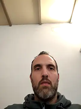 leon3875 online show from October 29, 2025, 3:33 pm