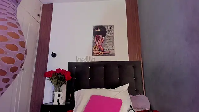 Reina Love2 online show from April 9, 2026, 2:35 am