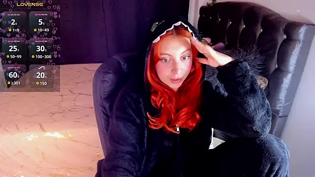 Violetaarey online show from April 22, 2026, 2:18 am