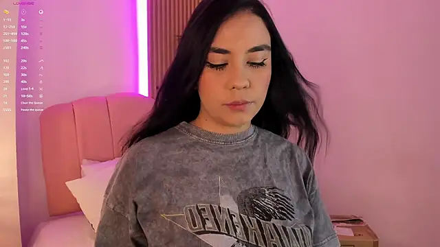 Mara Betancurt online show from April 9, 2026, 7:42 pm