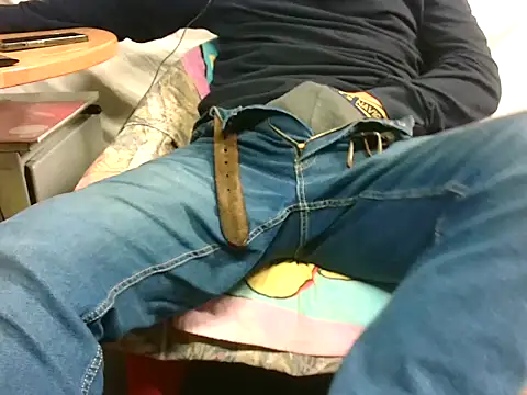 Snapshot of Giulio35_Pika chatting on October 30, 2025, 4:59 pm Giulio35 Pika online show from October 30, 2025, 4:59 pm