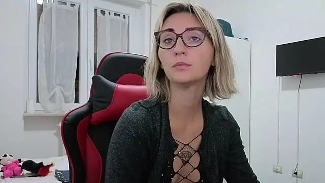 Snapshot of sexy_blondie92 chatting on October 2, 2025, 9:51 pm sexy blondie92 online show from October 2, 2025, 9:51 pm