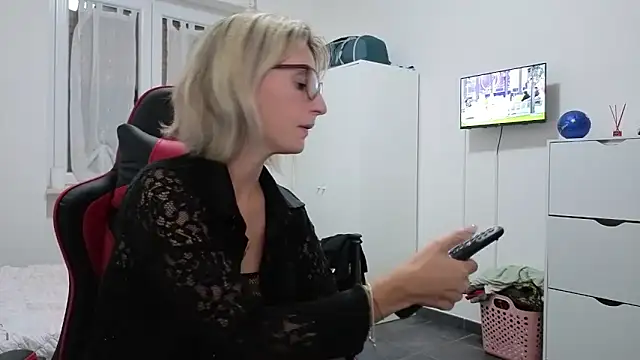 Snapshot of sexy_blondie92 chatting on October 1, 2025, 9:40 pm sexy blondie92 online show from October 1, 2025, 9:40 pm