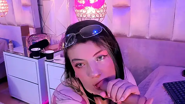 Snapshot of Broklinwhite_ chatting on May 15, 2026, 1:42 pm Broklinwhite online show from May 15, 2026, 1:42 pm