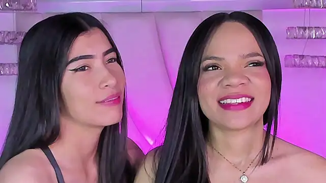 Snapshot of siara_and_zoe chatting on May 6, 2026, 10:36 pm siara and zoe online show from May 6, 2026, 10:36 pm
