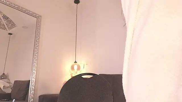 Isabella francoo online show from December 19, 2025, 11:56 am