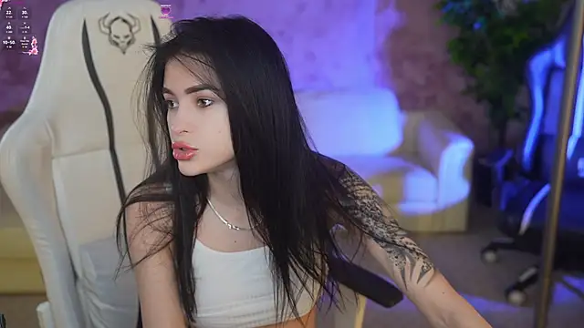 Snapshot of Tina_Breeze chatting on March 18, 2025, 7:55 am Tina Breeze online show from March 18, 2025, 7:55 am