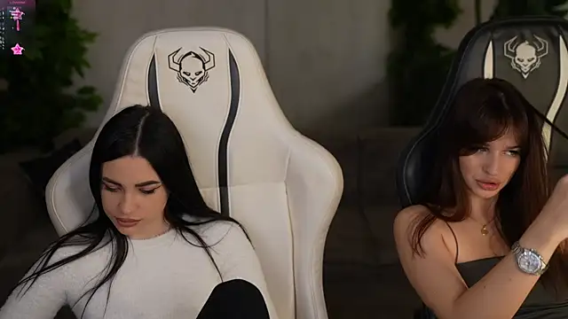 Snapshot of Tina_Breeze chatting on November 19, 2025, 8:36 am Tina Breeze online show from November 19, 2025, 8:36 am