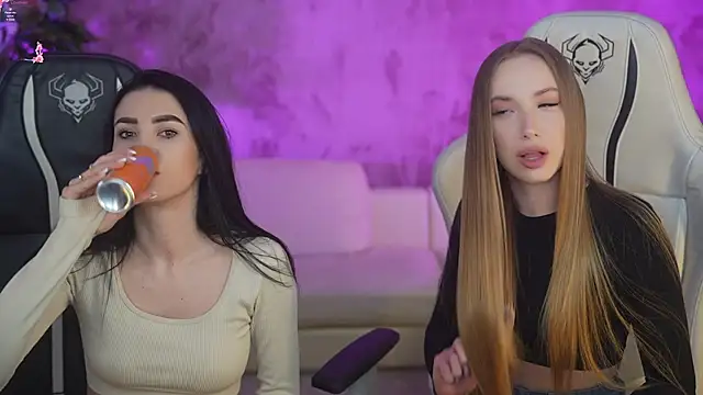 Snapshot of Tina_Breeze chatting on February 20, 2025, 7:55 am Tina Breeze online show from February 20, 2025, 7:55 am