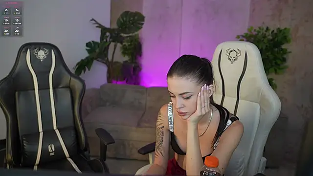 Snapshot of Tina_Breeze chatting on October 17, 2025, 6:50 am Tina Breeze online show from October 17, 2025, 6:50 am