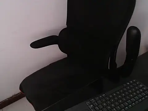 Snapshot of TopDaddy23 chatting on February 25, 2026, 12:27 pm TopDaddy23 online show from February 25, 2026, 12:27 pm