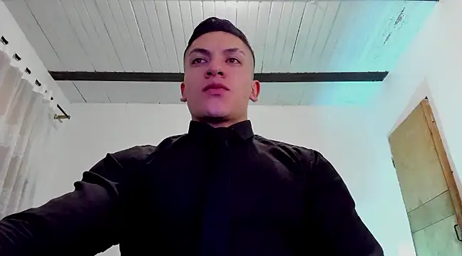 Snapshot of aquiles_51 chatting on February 11, 2025, 1:10 am aquiles 51 online show from February 11, 2025, 1:10 am