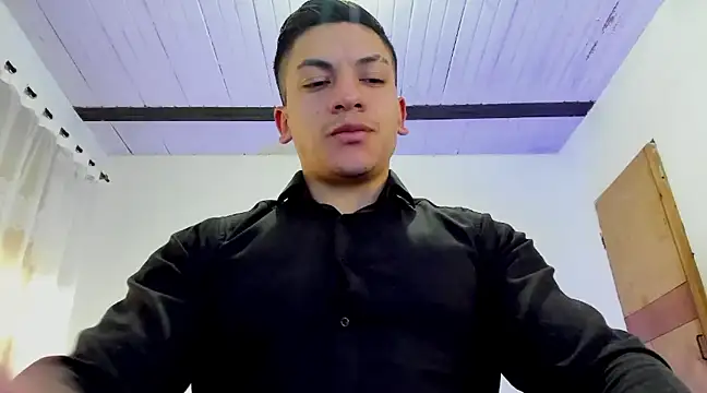 Snapshot of aquiles_51 chatting on March 7, 2025, 10:32 pm aquiles 51 online show from March 7, 2025, 10:32 pm
