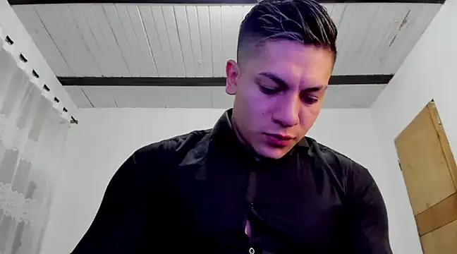 Snapshot of aquiles_51 chatting on January 17, 2025, 11:40 pm aquiles 51 online show from January 17, 2025, 11:40 pm